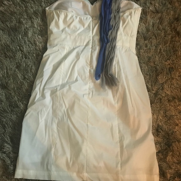 An all white party with a pop of color 😉 - Picture 3 of 4